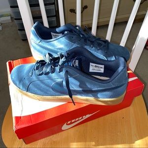 Nike Men’s Court Royale Suede 11